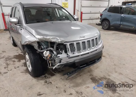2017 Jeep Compass Latitude Fwd z USA, uszkodzony, nr VIN 1C4NJCEB2HD102726